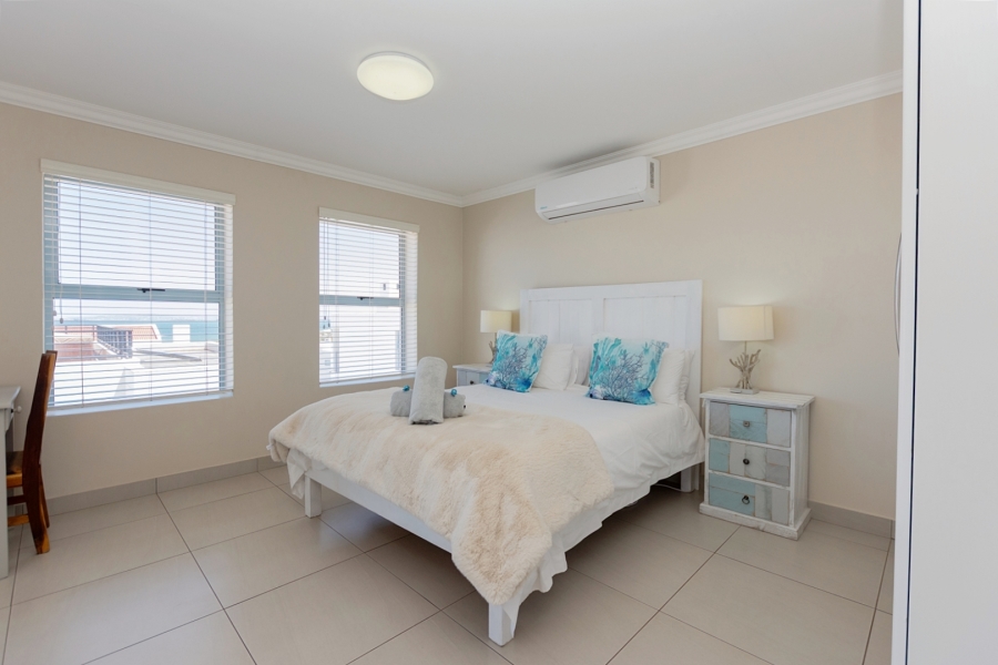 5 Bedroom Property for Sale in Paradise Beach Western Cape